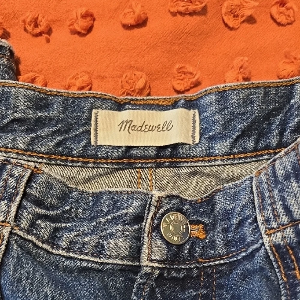 Madewell Women's Darted Barrell-style Jeans - Picture 2 of 2